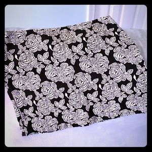 Forever 21 black and white miniskirt. Must go!!